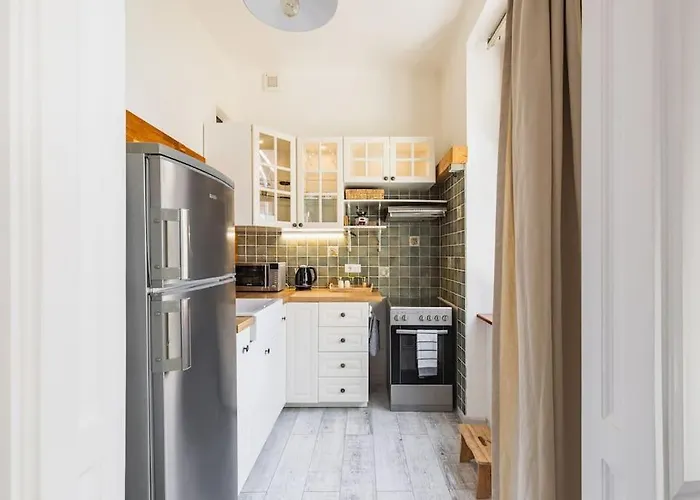 Bnb Historical Hideaway Apartment